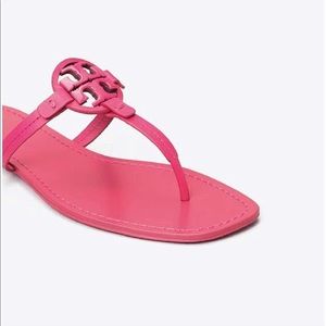 TORY BURCH
Mini Miller Leather Thong Sandal